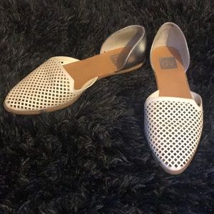 Ballet flats with a pointed toe